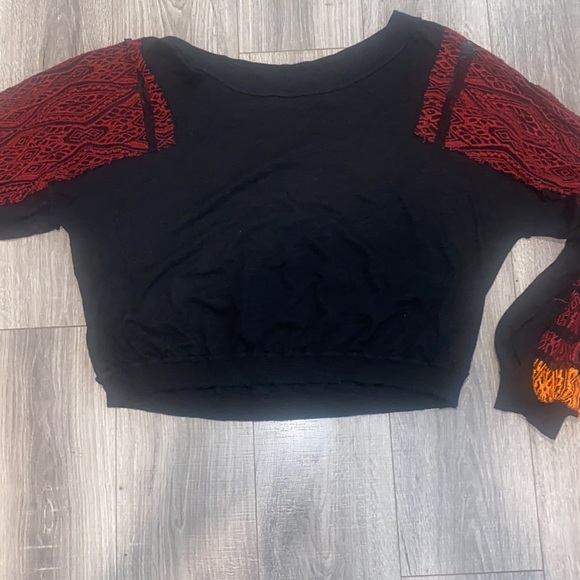 We The Free Tee with Embroidered Fishnet Sleeves size Large EUC - Picture 8 of 10